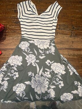 Market & Spruce Cream and Navy Striped and floral dress! With an open back detai